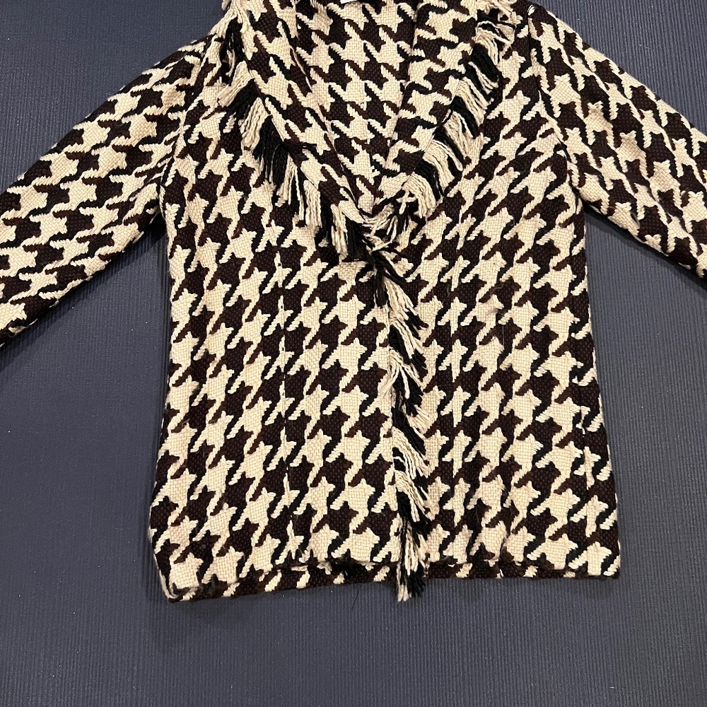 CHICO HOUNDSTOOTH WOVEN FRINGED COAT- NWOT